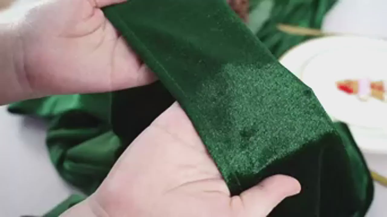 Cargar vídeo: Thick Soft Velvet Table Runner 14 x 108 Inches Dark Green
