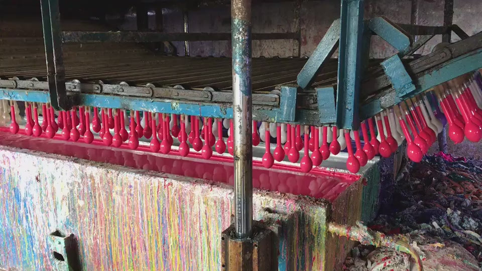 Charger la vidéo : Red Ruby Latex Balloons, Red Round thick Ruby Double Latex Balloons for Love Bride Wedding Valentine Day Party Decoration Supply